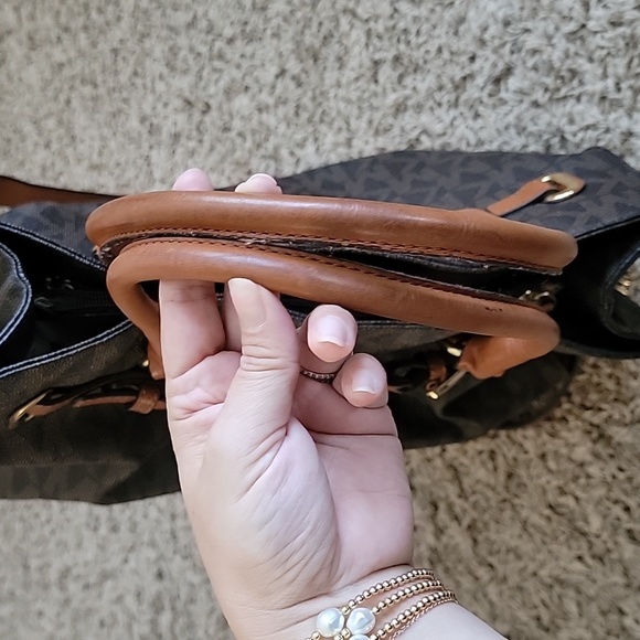 Michael Kors Handbag & Wallet - Picture 3 of 14